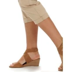 LEE Women's Flex-to-Go Relaxed Fit Cargo Capri 10 LEE Women's Flex-to-Go Relaxed Fit Cargo Capri -Fashion Clothing Store 2079192 205 alt3